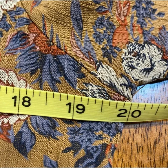 Lucky brand long sleeve floral blouse.  Size small. - Picture 6 of 9